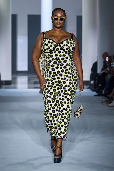 Look 13